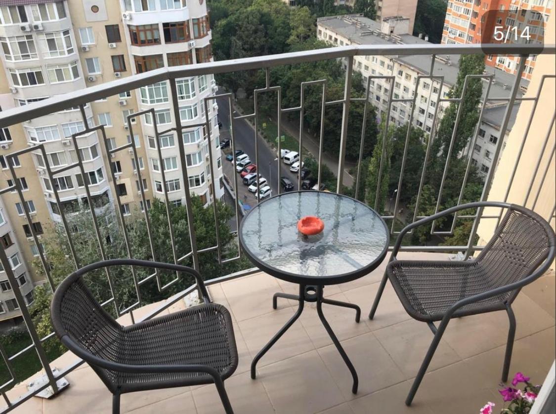 Apartments On Marshala Govorova Odessa Exteriör bild