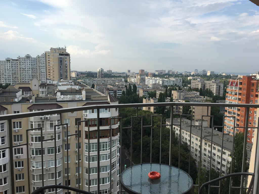Apartments On Marshala Govorova Odessa Exteriör bild